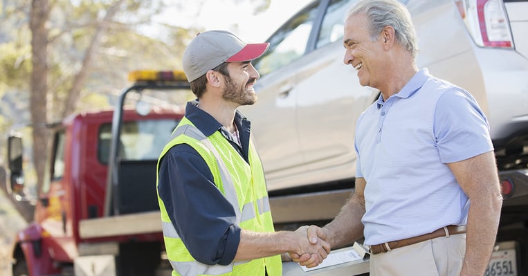 SP-shaking-hand-man-customer-tow-GettyImages-483598525-144dpi